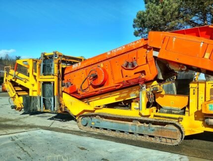 Terex Finlay 883 mobile heavy duty screener for quarry and mining operations